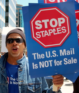 Postal Workers, Union Allies Protest USPS' Staples Privatization Scheme: