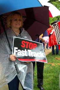 Unionists Ignore Downpour, Fight Fast Track